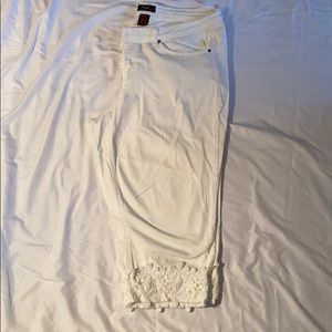 White Capri with bottom detail